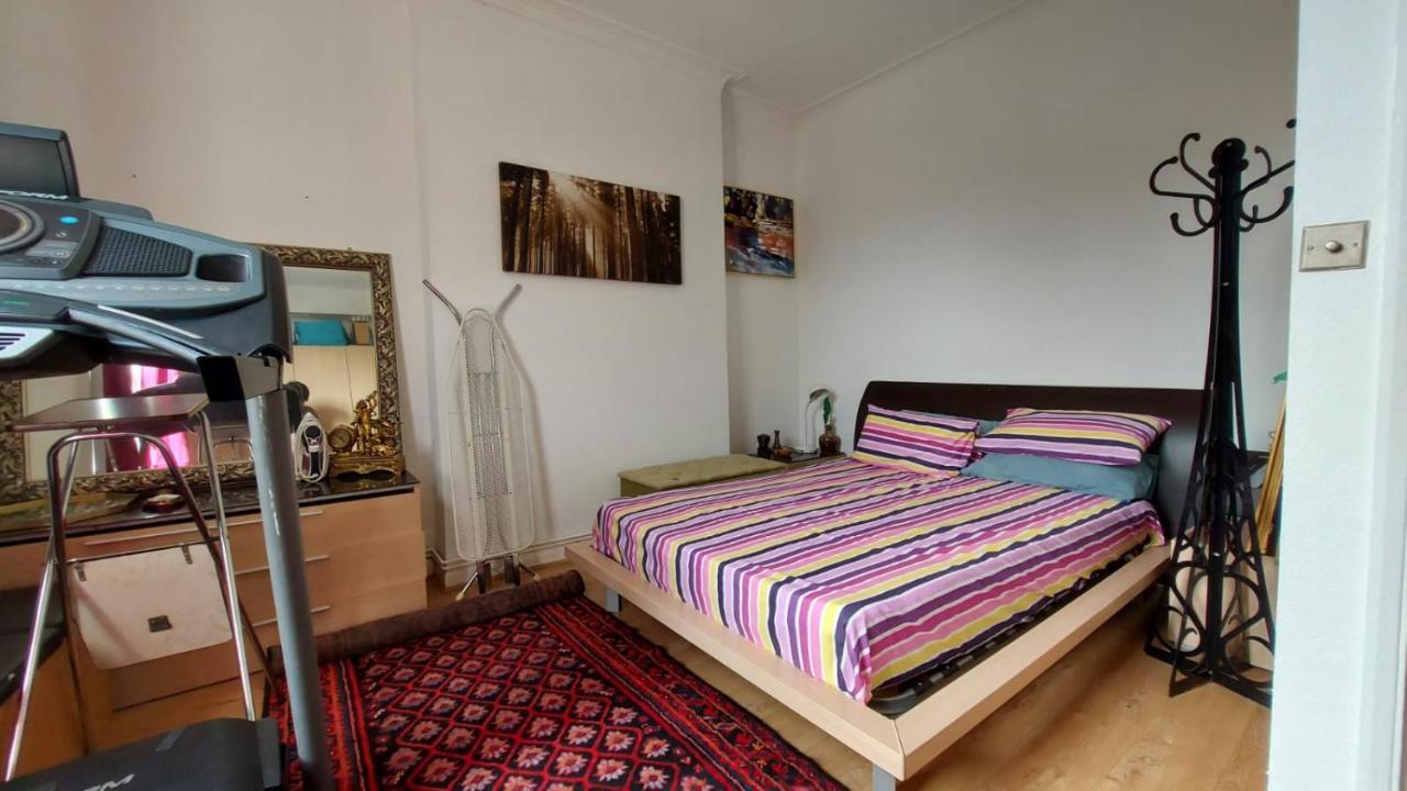 Extra Large One Bedroom Flat With Parking Londres Exterior foto