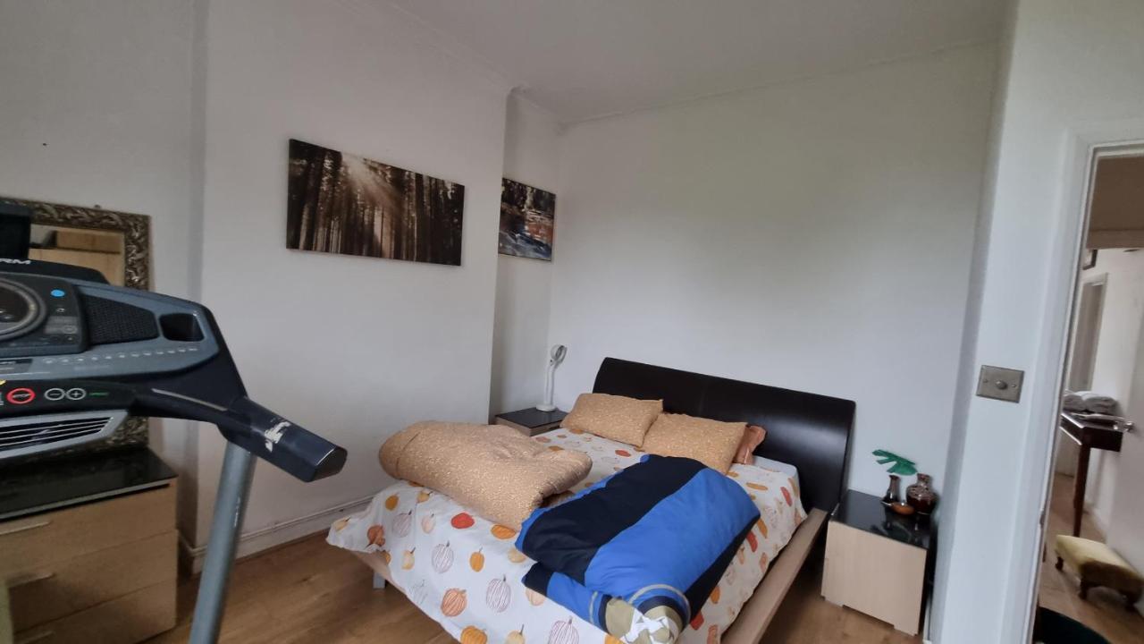 Extra Large One Bedroom Flat With Parking Londres Exterior foto